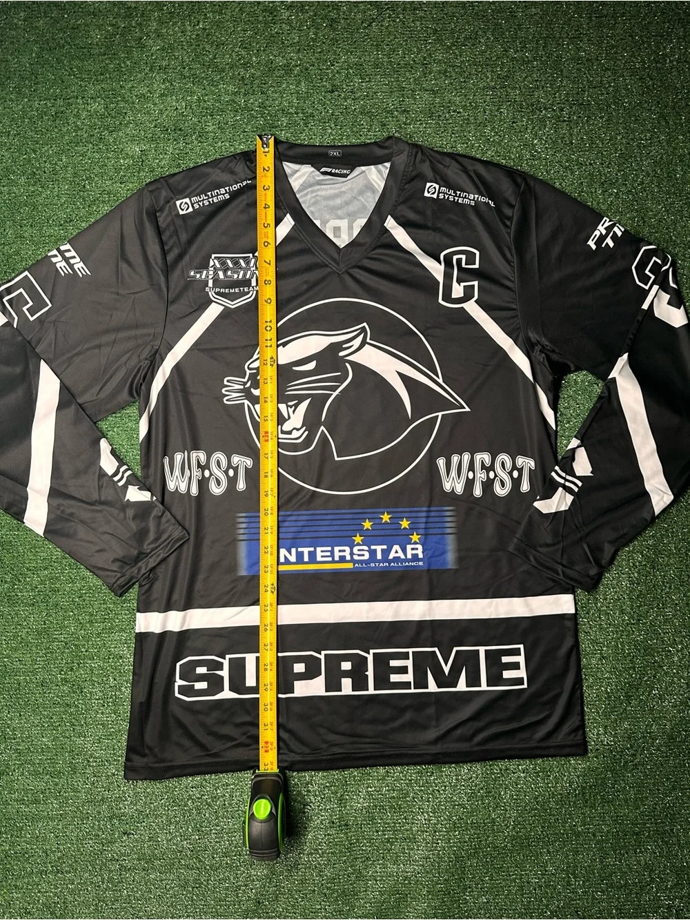 Formula 1 striking black